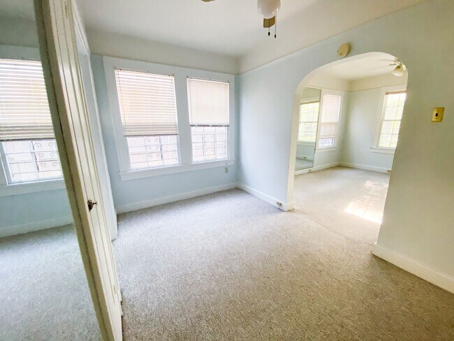 Foto del edificio - 1BD/1BA on Audubon Park, with Off street p...