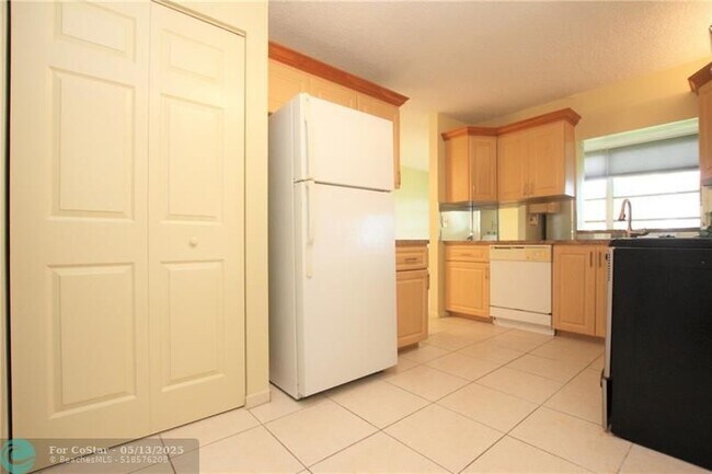 Foto del edificio - 17 Willowbrook Ln