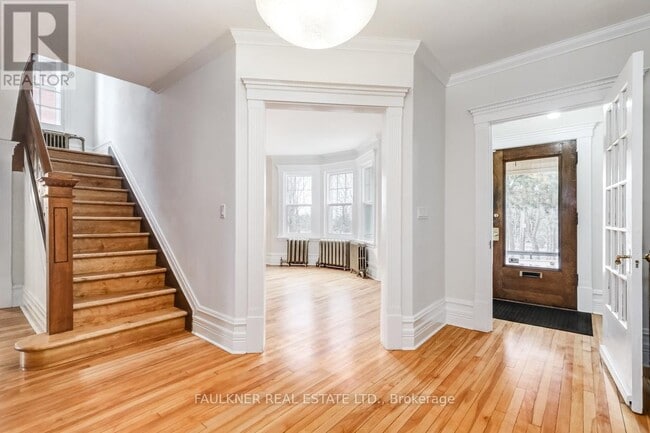 Building Photo - 724 Echo Dr