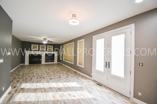 Building Photo - 4 Bedroom 4 Bath Executive Home in West Des Moines