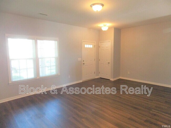 Building Photo - 1105 Ileagnes Rd