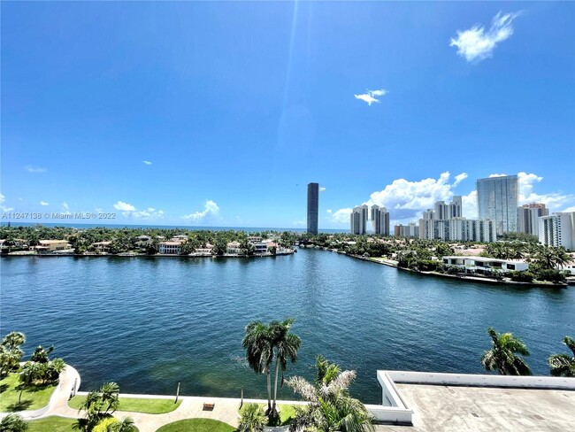 Foto del edificio - 19707 Turnberry Way