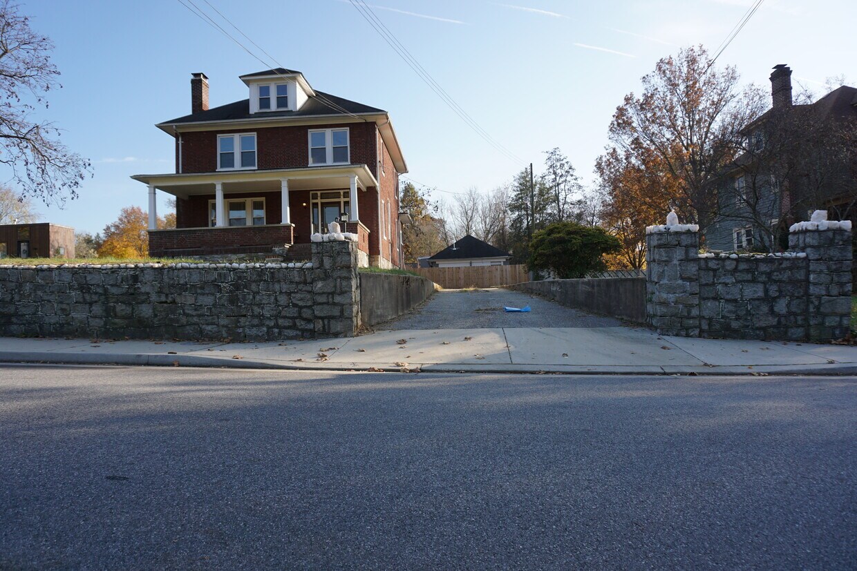 Primary Photo - 307 Church Ln
