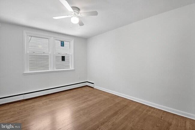Foto del edificio - 2409 Manor Rd