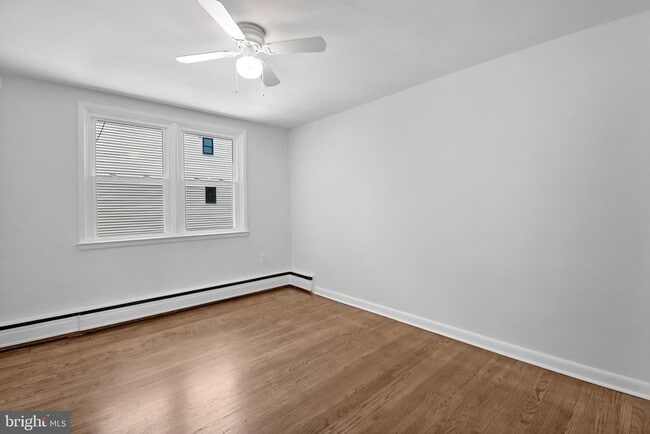 Building Photo - 2409 Manor Rd