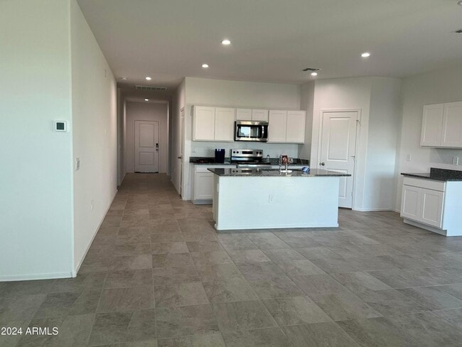 Foto del edificio - 1575 E Lardner Dr