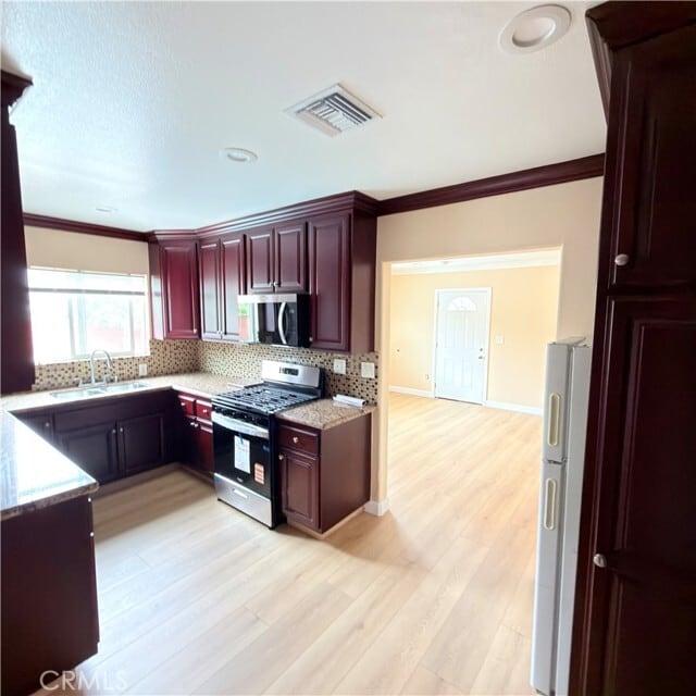 Foto del edificio - 8018 Radford Ave