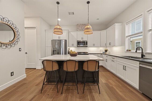 Foto del edificio - 1113 W 15th 1/2 St