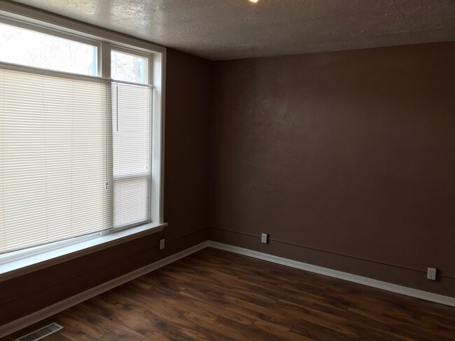 Foto del edificio - 2352 Jefferson Ave