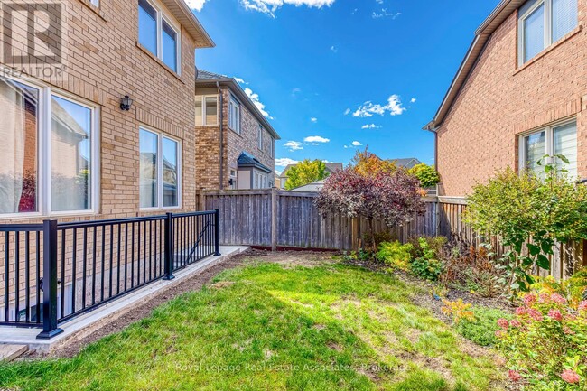 Building Photo - 1052 Kelman Ct