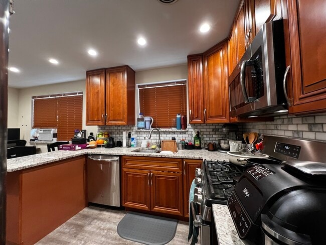 Building Photo - 8052 N Oriole Ave