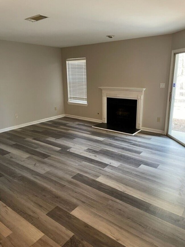 Foto del edificio - 712 Ridgefield Dr