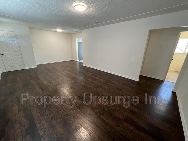 Building Photo - 945 De Moll Dr