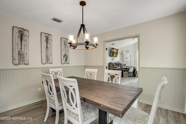 Foto del edificio - 6612 Camelot Ct