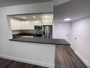 Building Photo - 4164 Inverrary Dr
