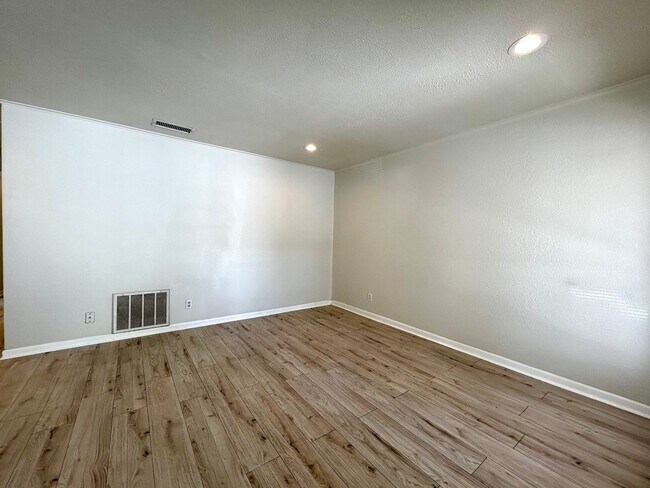 Foto del edificio - What a deal! a 3 bed house 5 min from DT a...