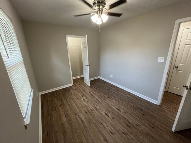 Foto del edificio - 125 Greenwood Cir