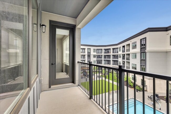 Building Photo - Leawood Village Apartments