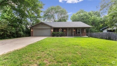 Building Photo - 1135 N Vista Pl