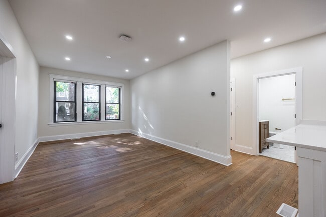 Building Photo - 4636 N Hamilton Ave