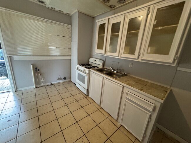 Foto del edificio - 335 Caston Ave