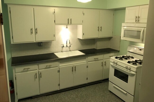 Kitchen - 1351 Clarence Ave
