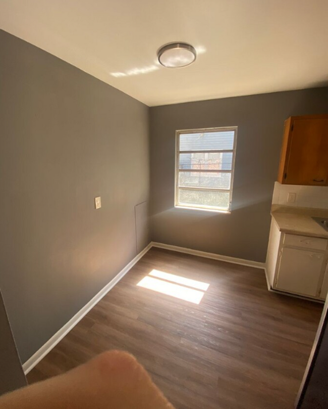 Building Photo - 2 Bedroom Duplex - Great Location Near FSU