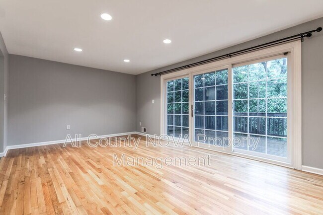 Building Photo - 1308 Mead Terrace