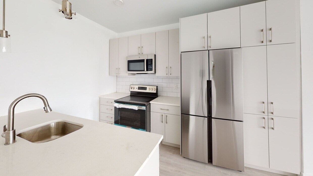 Primary Photo - Pet Friendly Luxury Apt w Discounted FEE! ...
