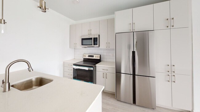 Building Photo - HOT ALLSTON LISTING!!!!