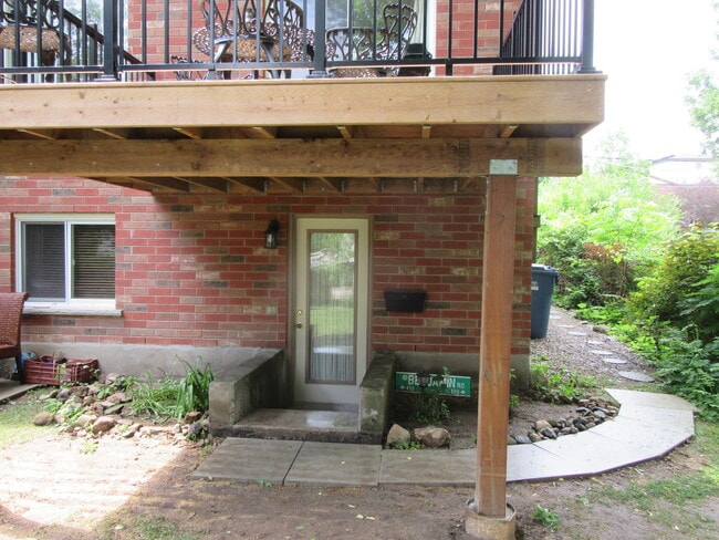 Building Photo - 132 Waterloo Av