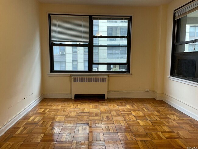 Foto del edificio - 98-09 64th Rd