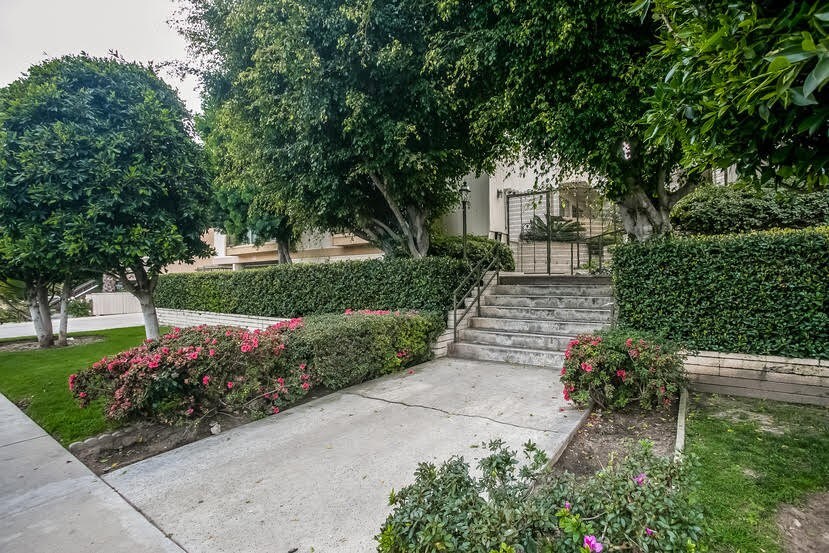 1827 S Barrington Ave, Los Angeles, CA 90025 Condo for Rent in Los