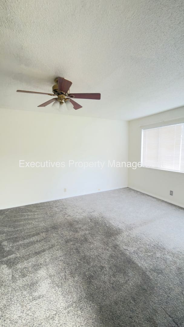 Foto del edificio - 3475 Payne Ave