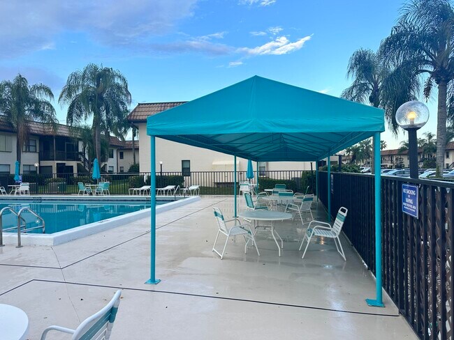 Foto del edificio - 7281 Golf Colony Ct