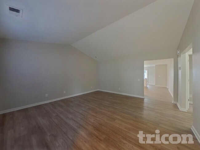 Foto del edificio - 5411 Peachwood Dr