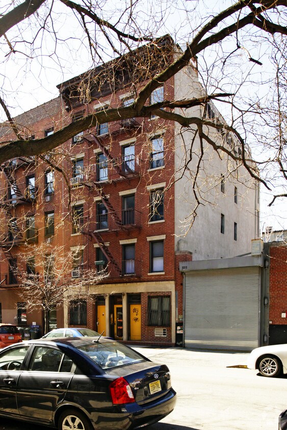 Building Photo - 504 E 6th St