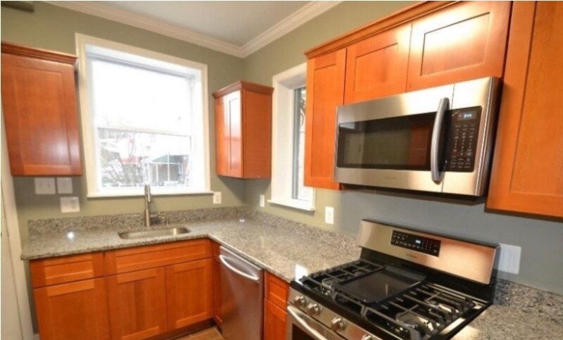 Primary Photo - 2810 Ashland Ave