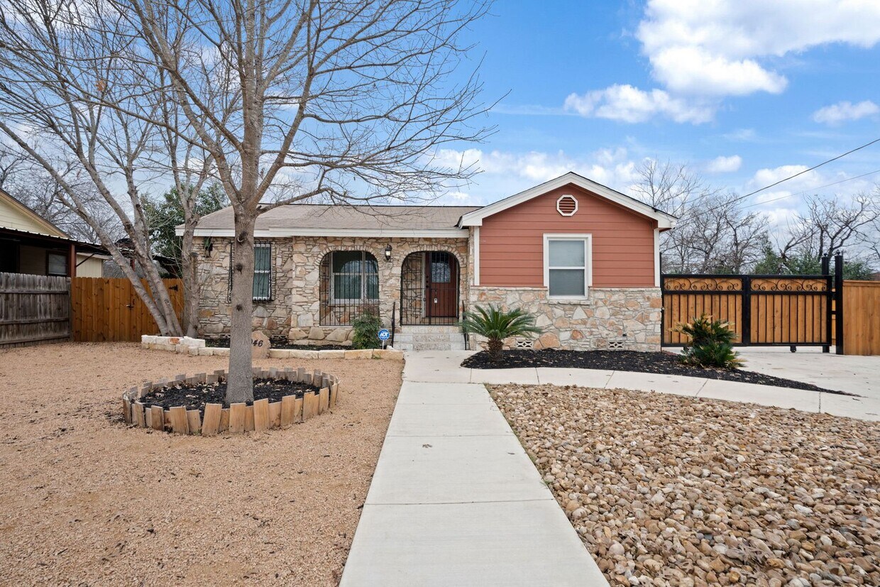 Primary Photo - Charming Home Awaits: Spacious & Modern Li...