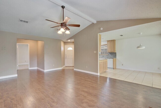 Building Photo - 4019 Alexandria Dr