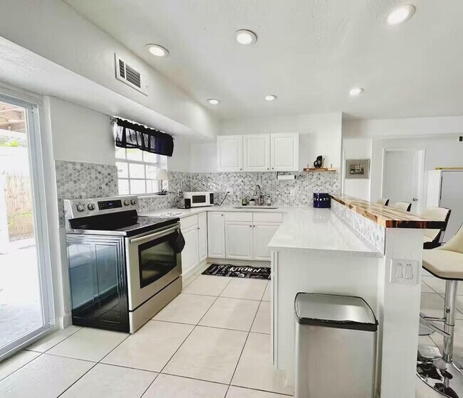 Cheap Downtown Boca Raton Apartments for Rent - Boca Raton, FL