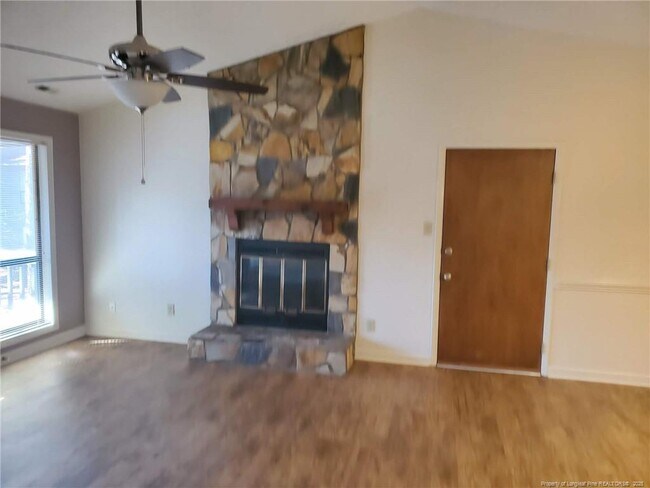 Foto del edificio - 1865 Tryon Dr