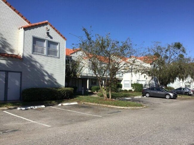 Foto del edificio - NEWLY RENOVATED! 2 Bdrm Condo for Rent in ...