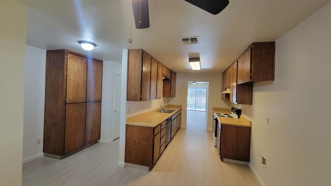 Foto del edificio - Sunnyside &amp; Montero