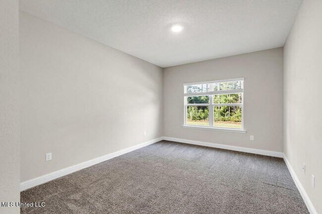 Foto del edificio - | 3,100+ Sq Ft • Gourmet Kitchen • Covered Patio • Ocean Springs Schools