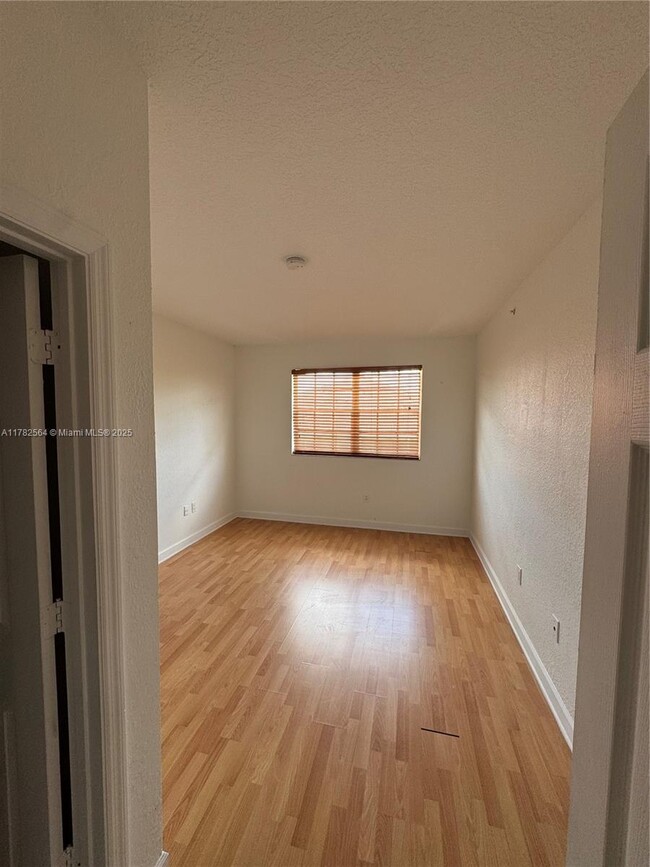 Building Photo - 160 SW 117th Terrace