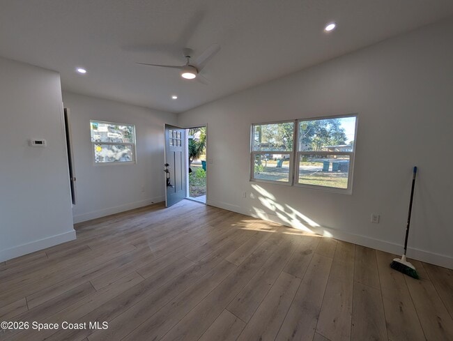 Building Photo - 1827 Guava Ave