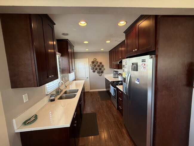 Foto del edificio - 1149 W 127th St