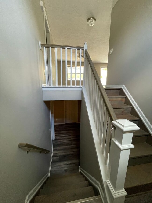Building Photo - 1024 Golfview 4BR/2.5BA (Hamilton)