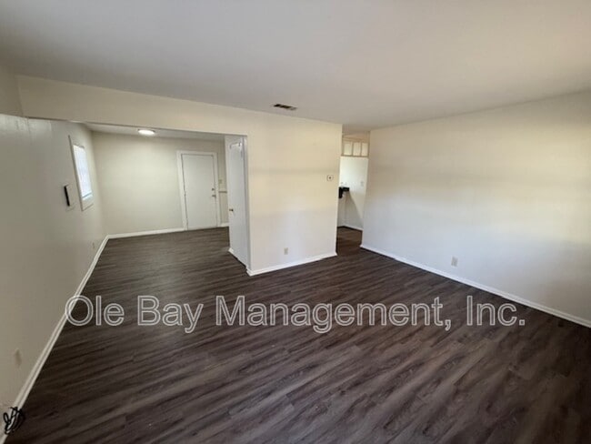 Building Photo - 6014 Windy Hill Cir S